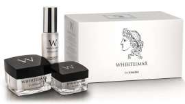 Tres productos para devolver a la madre, si lo necesita, el resplandor a su rostro, presumiendo así de una piel llena de luz. Todo ello, en una fantástica caja regalo