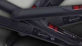 Por muchas razones que te convencerán, incluido su increíble diseño y tecnología premium, la plancha Leopa-R Black Shine incorpora además triple capa de grafeno, diamante negro y cerámica, mínimo peso y máxima temperatura 