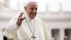 El consejo que el actual pontífice ha hecho llegar en audiencia a un grupo de peluqueros, que no chismorreen, desata las reacciones y comentarios y pone de nuevo en primer plano el papel que éste ejerce como psicólogo para sus clientes