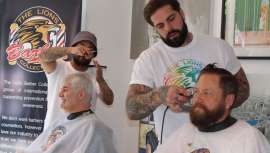 Tras el suicidio de un amigo, Tom Chapman, barbero británico con dos décadas de ejercicio crea en 2015 The Lions Barber Collective. Entidad que forma en la identificación de señales y el uso de las herramientas que pongan freno a la idea suicida