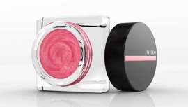 La compañía japonesa de cosmética ha aumentado sus ventas un 3,7% y gana un 12,4% más en el primer trimestre, con ello reafirma su posicionamiento en el sector