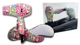 A firma lança este set de viagem em três versões a eleger: uma mais floral e duas mais com diferentes estampados