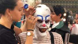 Las alumnas y profesionales de Cazcarra Imagen Group triunfan con sus caracterizaciones en el Salón del Cine y las Series. La firma anuncia varias Jornadas de Puertas Abiertas para todos los interesados en formarse en maquillaje 