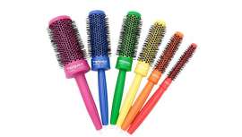 La marca apoya la diversidad sexual con el lanzamiento de esta edición limitada. Los nuevos cepillos Termix C·Ramic Pride llegan con los colores del arcoíris, creando los peinados y acabados más creativos 