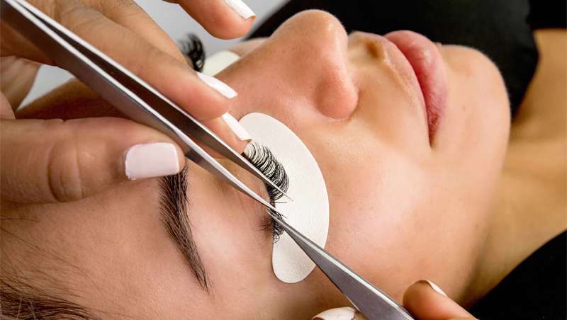 Nouveau Lashes lana as extenses de pestanas mais leves e volumosas