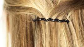 Invisibobble nasce com o objetivo de evitar todas os males que os elásticos, ganchos e outros produzem no cabelo