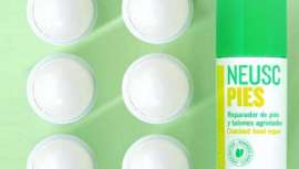 Este stick actúa eficazmente sobre los talones agrietados y las asperezas de los pies