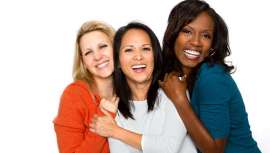 Las mujeres de 25 a 39 años son polifacéticas expertas, encadenan jornadas de 48 horas, maximizan cada área y momento de su vida al 200% y necesitan cuidar al extremo su piel. Por eso revisamos cómo abordar su belleza con los mejores profesionales 