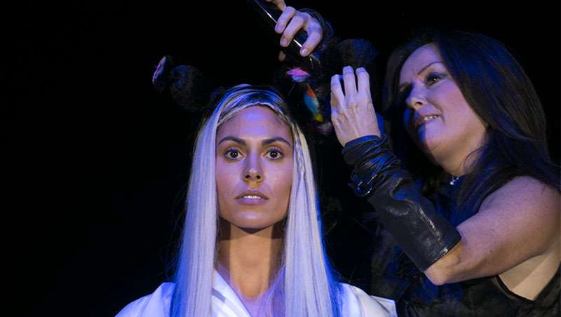 La peluquera mostrar toda su fortaleza en Saln Look