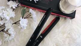 Perfect Beauty vuelve a sorprendernos con una plancha más que innovadora, revolucionaria, 4 en 1. Seca, alisa o riza, al tiempo que repara el cabello. Todo gracias a su innovación, diseño, componentes y tecnología de futuro 