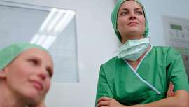 El Tribunal Superior de Justicia de Madrid ha dictado sentencia y falla que los profesionales que velan por la salud de los pacientes son los médicos, anulando una Resolución del Consejo de Enfermería y circunscribiendo ésta a cuidados concretos