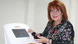 La compañía, dentro de su Programa de fomento y apoyo a la formación profesional, centrado sobre todo en el reciclaje de los profesionales, colabora en esta ocasión con Consuelo Silveira y el completo Método Binary, tecnología de RÖSS Estética 