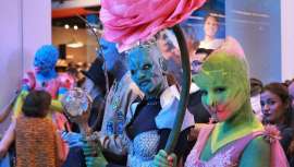 Hay formaciones en de manicura y pedicura, sobre depilación de cera caliente y fría, de recogidos de novias o maquillaje, entre otros. 