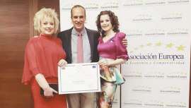 Cosmética Yolmar, empresa española, con larga trayectoria, recibe el premio y medalla de oro por su labor profesional e innovación, otorgado por la Asociación Europea de Economía y Competitividad (AEDEEC)