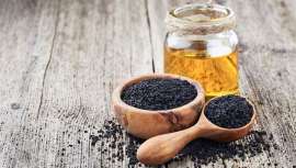 Usado por Nefertiti o Cleopatra, ahora, el aceite de semillas de comino negro cobra protagonismo, por sus propiedades, entre los distintos aceites de uso para el bienestar y la belleza, y también medicinal. Lo descubrimos de manos de los expertos 