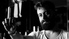 Muy cercano a celebrar el aniversario de su barbería, La Barbería de Oliver, que fundara su padre hace ahora 50 años, Salvador Oliver, uno de los profesionales más queridos y respetados del sector, revisa su trayectoria y futuro