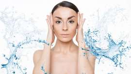 Boca abajo, boca arriba, en cualquier zona y resquicio de la piel, el formato bruma logra acceder sin esfuerzo a toda la piel del cuerpo sin necesidad además de extender. Cosmética que se nebuliza y que es una de las preferidas bajo el sol 