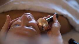 El ritual de Le Pure es la fusión de la alta cosmética orgánica con un masaje facial de autor con estimulación mediante herramientas de belleza