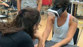 El curso consta de dos partes: sesiones prácticas que se desarrollarán de forma presencial por las distintas capitales, y una parte teórica online de tres meses de duración y 50 horas lectivas