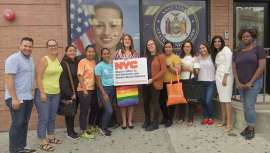 Para muchas personas, las estilistas son vistas como profesionales con las que se desahogan más fácilmente. Y en pro de erradicar este problema en la sociedad, los centros de estética dan un paso adelante para acabar con la violencia doméstica