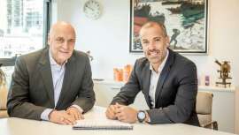 El nuevo director, Anibal Scavino, posee 34 años de trayectoria profesional en LOréal. Empezó como gerente de producto en Consumo Masivo y luego ejerció como director general de esta unidad. Luego llegó a ser CEO en Uruguay de la marca