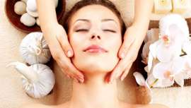 Se trata de un nutriente soluble en agua que se encuentra en ciertos alimentos. En la piel, actúa como antioxidante