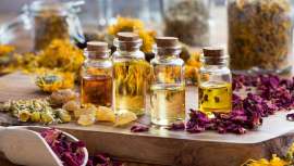 Basada en la investigación y desarrollo de los aceites esenciales y su aplicación en la belleza y para el equilibrio entre cuerpo y mente, la aromaterapia huye en este artículo de consideraciones banales y se centra en su definición científica 