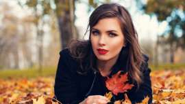 De nuevo y como ya viene siendo tendencia, se impone el No makeup, pieles saludables, satinadas y luminosas, maquilladas de forma sutil y aparentando muy poco maquillaje sobre la piel