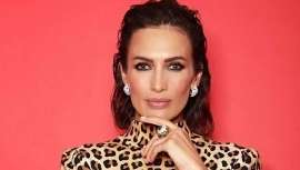 El animal print sigue dando mucho que hablar y que ver en lo que a la moda de esta temporada se refiere. Y para interpretarlo a la perfección, qué mejor que un acabado salvaje y wet, efecto mojado para el peinado