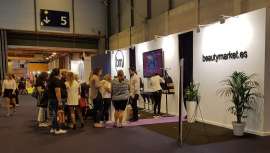 Desbordantes de belleza y solidaridad, las Beauty Bag vuelven a estar en Salón Look, con nuevos productos y novedades de la peluquería y la estética y el compromiso inquebrantable de impulsar la labor de la Fundación Vicente Ferrer