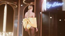 La coleta baja y el moño de bailarina se confirman como tendencia de temporada, exquisitamente elaborados por Cotril para Calzedonia Legshow