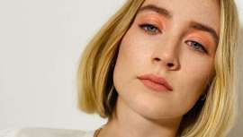 La actriz norteamericana hace suyo el look del otoño, con un cambio de imagen espectacular