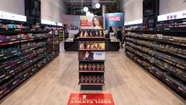 Probar en vivo y en directo un color a través de una app, o guardar en el cesto de la compra y reserva on-line un maquillaje son dos de las cualidades destacadas de esta nueva aplicación, que incorporarán las tiendas profesionales de Sally Beauty