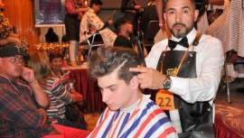 El encuentro Tijera de Oro Berlín ha contado con una nutrida representación de barberos y peluqueros bolivianos que han demostrado su técnica en este encuentro que reúne  a profesionales de distintos países iberoamericanos