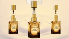 Textura oleosa inédita que envuelve la nueva reinterpretación, poderosa y arrebatadora del perfume mítico de la marca. Se trata de Prodigieux Absolu de parfum, con un 25% más de concentrado de perfume