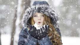 Tan importante en invierno como en verano, el agua es fuente de vida y belleza. Preparados para los días más fríos, revisamos los fundamentos y tratamientos expertos que garantizan la hidratación óptima para una piel siempre joven y sana 