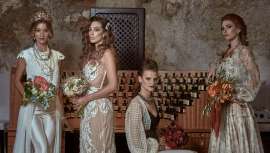 Novias etéreas, libres, seductoras... Novias entre algodones, otras que pisan fuerte. Universo Wedding para todas las mujeres que hace de cada una culto a la personalidad propia y a la diferenciación que las convierte en únicas y más bellas