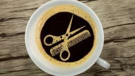 Somam legiões, os champôs de cafeína ocupam as estantes de salões e revolucionam a oferta dos cosméticos capilares. Cientificamente, o café oferece um parapeito válido contra a queda e até pode chegar a engrossar o cabelo fino 