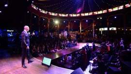 Este nuevo centro en la capital, situado en la Avenida de Monasterio de Escorial nº 55, incorpora servicios de peluquería y belleza