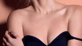 Este tratamiento consigue reestructurar su forma, devolverle la firmeza y rellenar esa parte superior que se ha vaciado