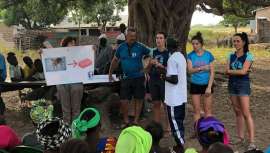 El riesgo de contagio de enfermedades por una higiene deficiente
o por contacto con animales es muy elevado en el país africano