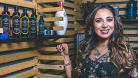 Su madre es cosmetóloga y su padre fundador de Buena Imagen, una empresa creada en 1996 que se especializa en la elaboración de tratamientos capilares