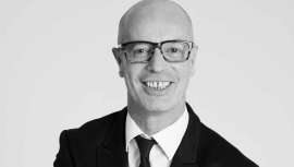 Es uno de los estilistas más conocidos de nuestro país. Al frente de la formación de los salones David Künzle, profesional dedicado desde hace años al arte e impulso de la peluquería, perfila el negocio del futuro y responde a nuestras preguntas