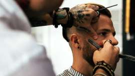 En la región francesa de Alsacia, los profesionales a la caza de peluqueros sin título