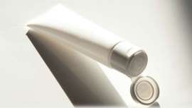 En línea con la innovación y el desarrollo de nuevos envases y embalajes, Quadpack vuelve a sorprender con los tubos que aseguran máxima protección y justa dispensación para toda y cualquier fórmula cosmética