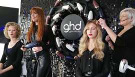 ghd ha vuelto a hacerlo y revoluciona a profesionales y clientas con el nuevo ghd helios, secador profesional que si ya enamora con solo un golpe de vista, nada más tenerlo entre tus manos y empezar a usarlo, ¡conquista! 
