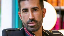 Autor de Betta y New Wawe, dos colecciones que han causado revuelo y admiración en igual medida, Christian Ríos, pasión por la moda, maneja aguja e hilo con igual perfección que lo hace con el cabello al frente de su propia peluquería 