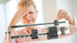 Por desgracia, sí. A medida que se cumplen años y sobre todo a partir de los 40, distintos condicionantes hacen más factible que se engorde cuando antes no ocurría. Revisamos con los expertos por qué sucede y cómo ponerle remedio 