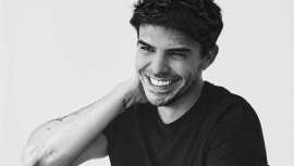 Figura visible de algunas de las firmas más icónicas de la peluquería en nuestro país, tiene en su haber el manejar como pocos los backstages de las grandes producciones y peinar a estrellas famosas. Jesús de Paula, 15 años de trayectoria 