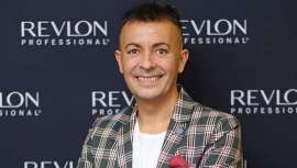 Manuel Mon va a ser premiado con el Gaudí Beauty Awards en la próxima edición de Cosmobeauty Bcn, junto a otras figuras de la industria de la peluquería. Hoy, a raíz de la noticia, revisa trayectoria y actualidad, además de la imagen de las famosas